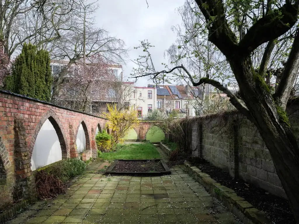 Uitzonderlijk aanbod aan het Miljoenenkwartier - Bijzonder karaktervolle, op te frissen, art-déco woning met fenomenale stadstuin nabij het Paul De Smet de Naeyerpark. foto 10