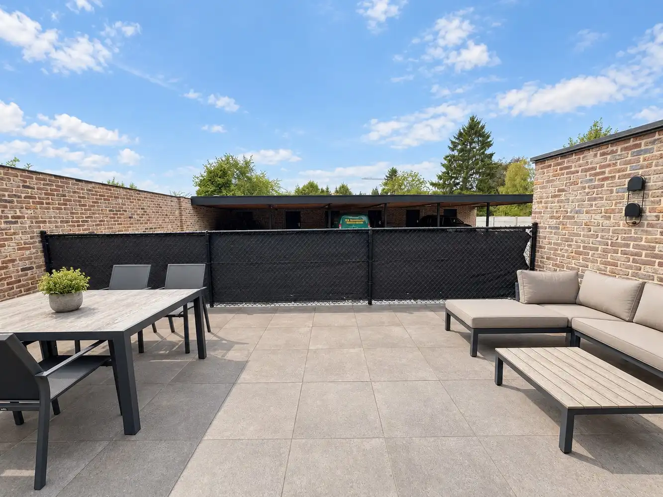 Gelijkvloers genieten met een heerlijk ruim terras foto 8