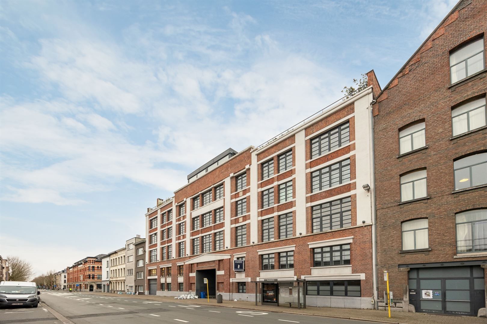XXL loft met industriële ziel en terras foto {{pictureIndex}}