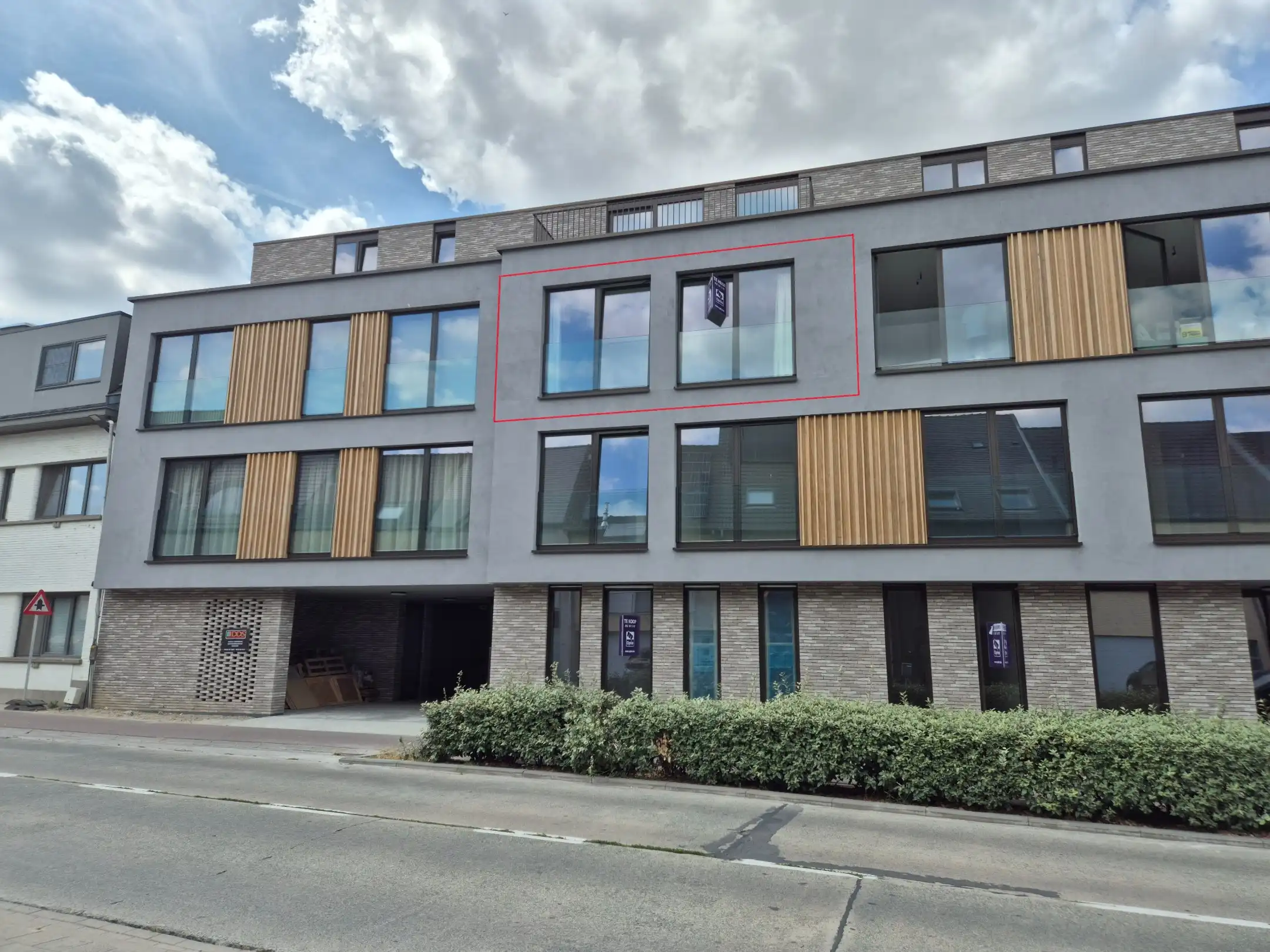 Nieuwbouwappartement met 2 slaapkamers en terras foto {{pictureIndex}}