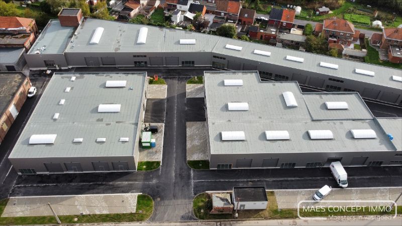 Nieuwbouw KMO-unit van 220 m² te huur in Moeskroen met mezzanine en toilet foto 8