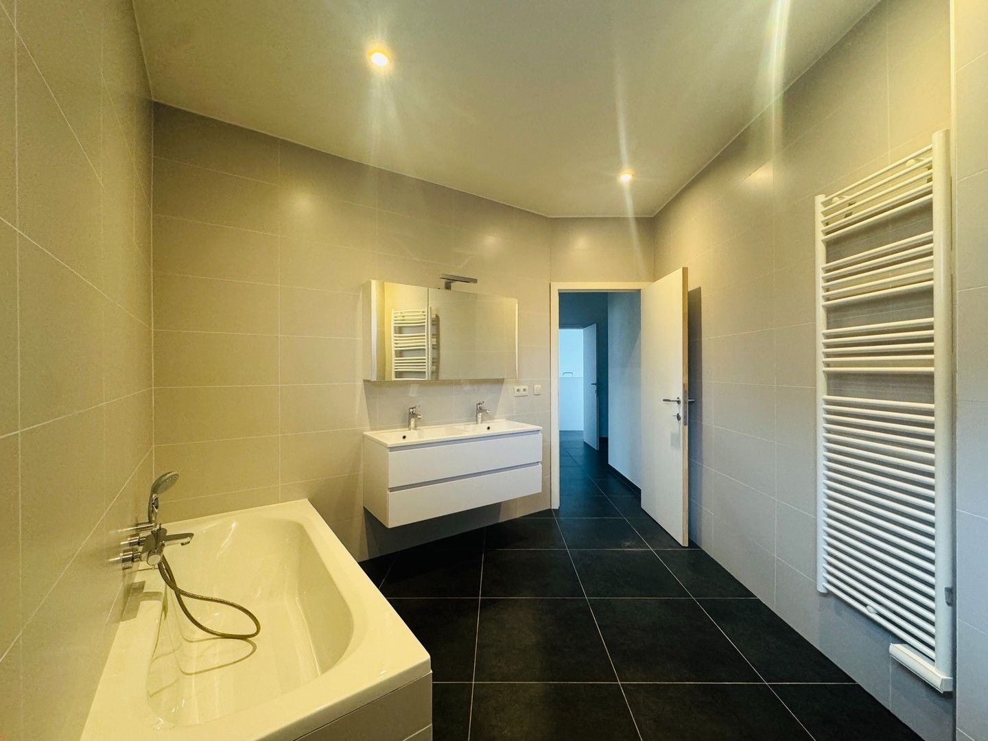 2 slaapkamerappartement  met inpandige garage foto 13