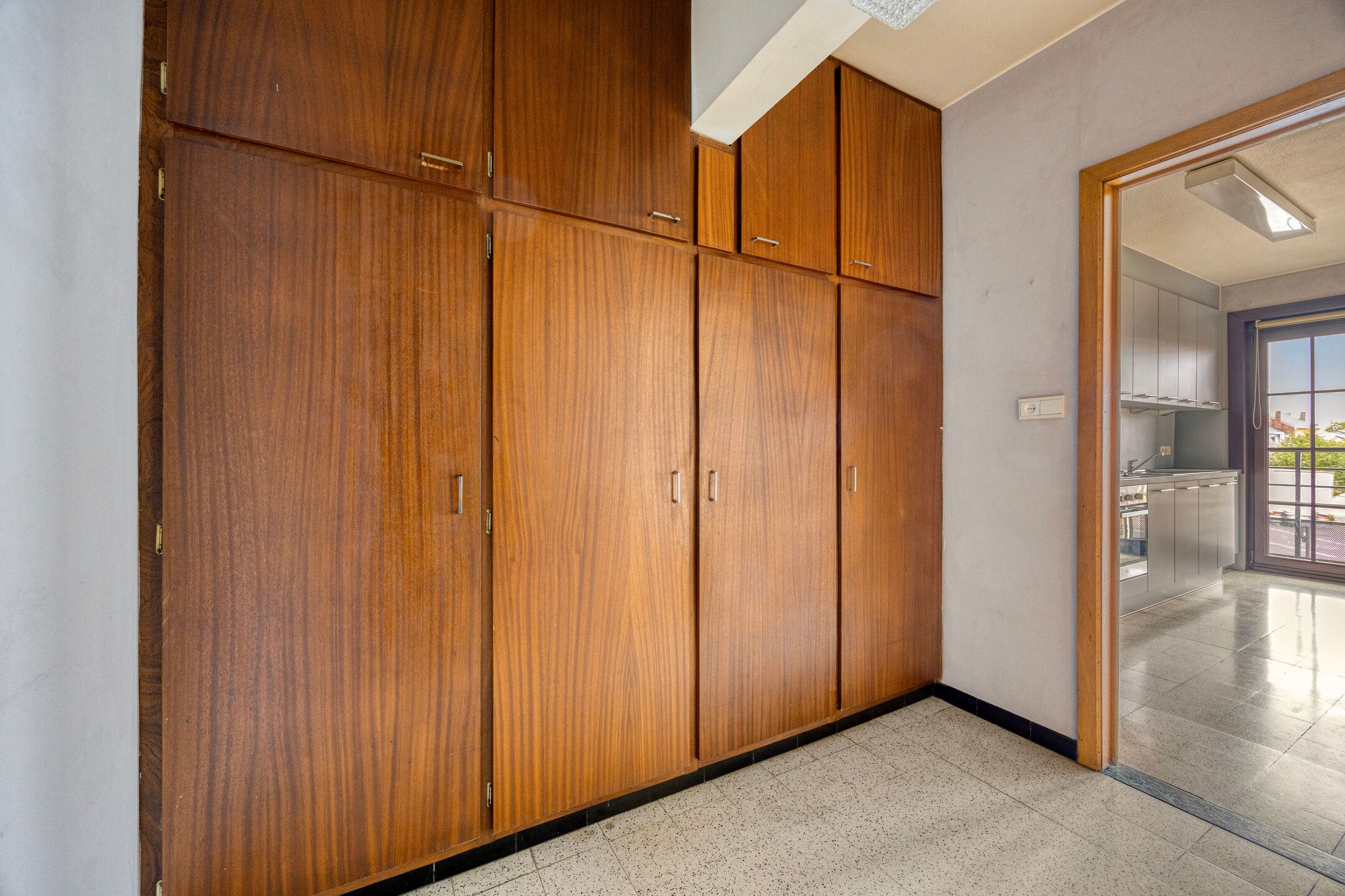 Ruim appartment aan de stadsrand foto 6
