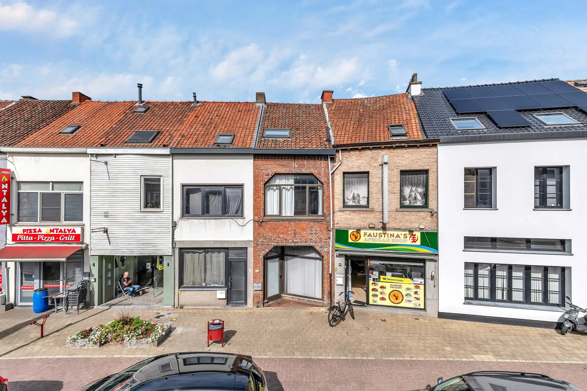 Instapklare woning met terras, buitenberging in het centrum foto {{pictureIndex}}