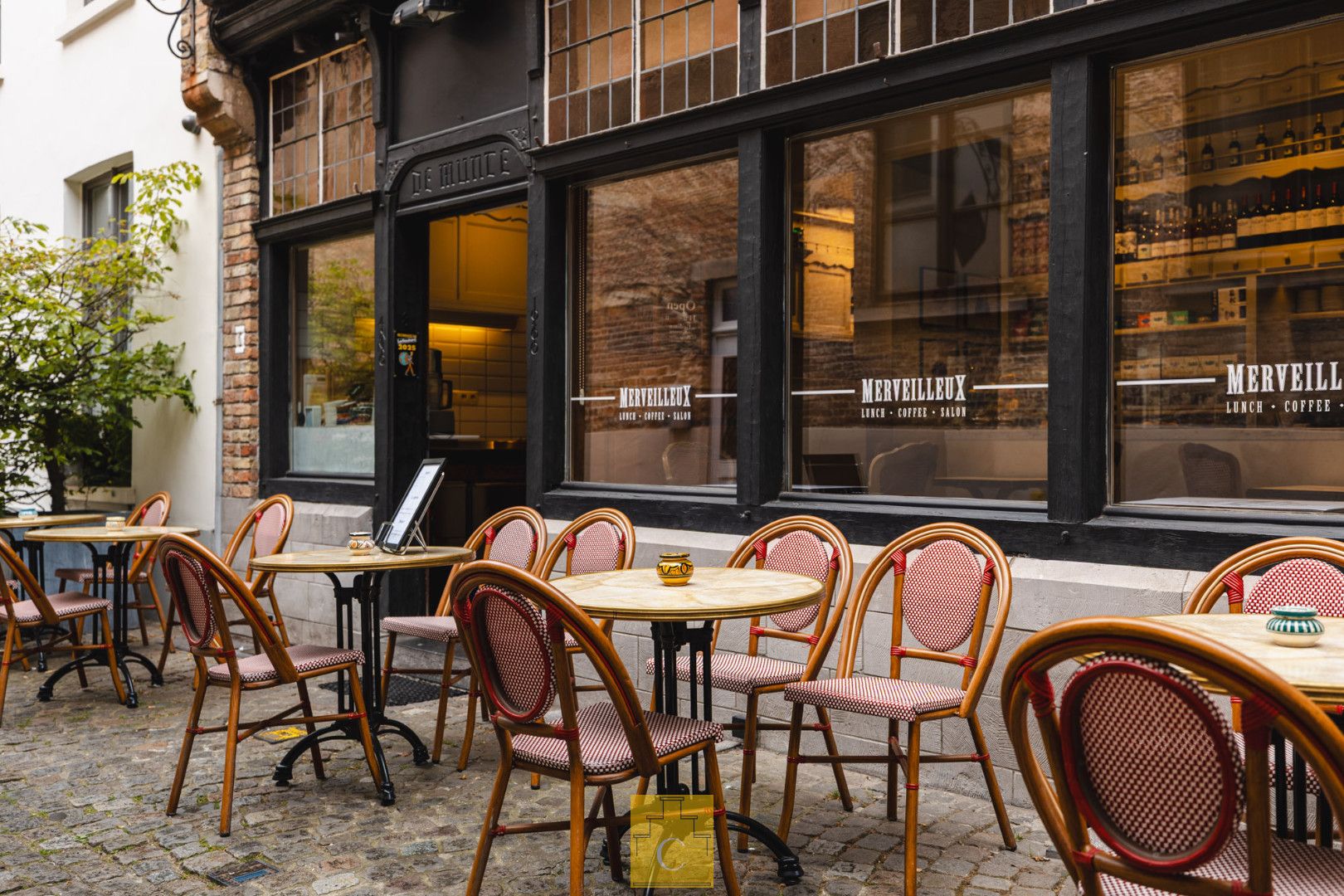 Commerciële parel in het centrum van Brugge – eigendom met handelsfonds foto 6