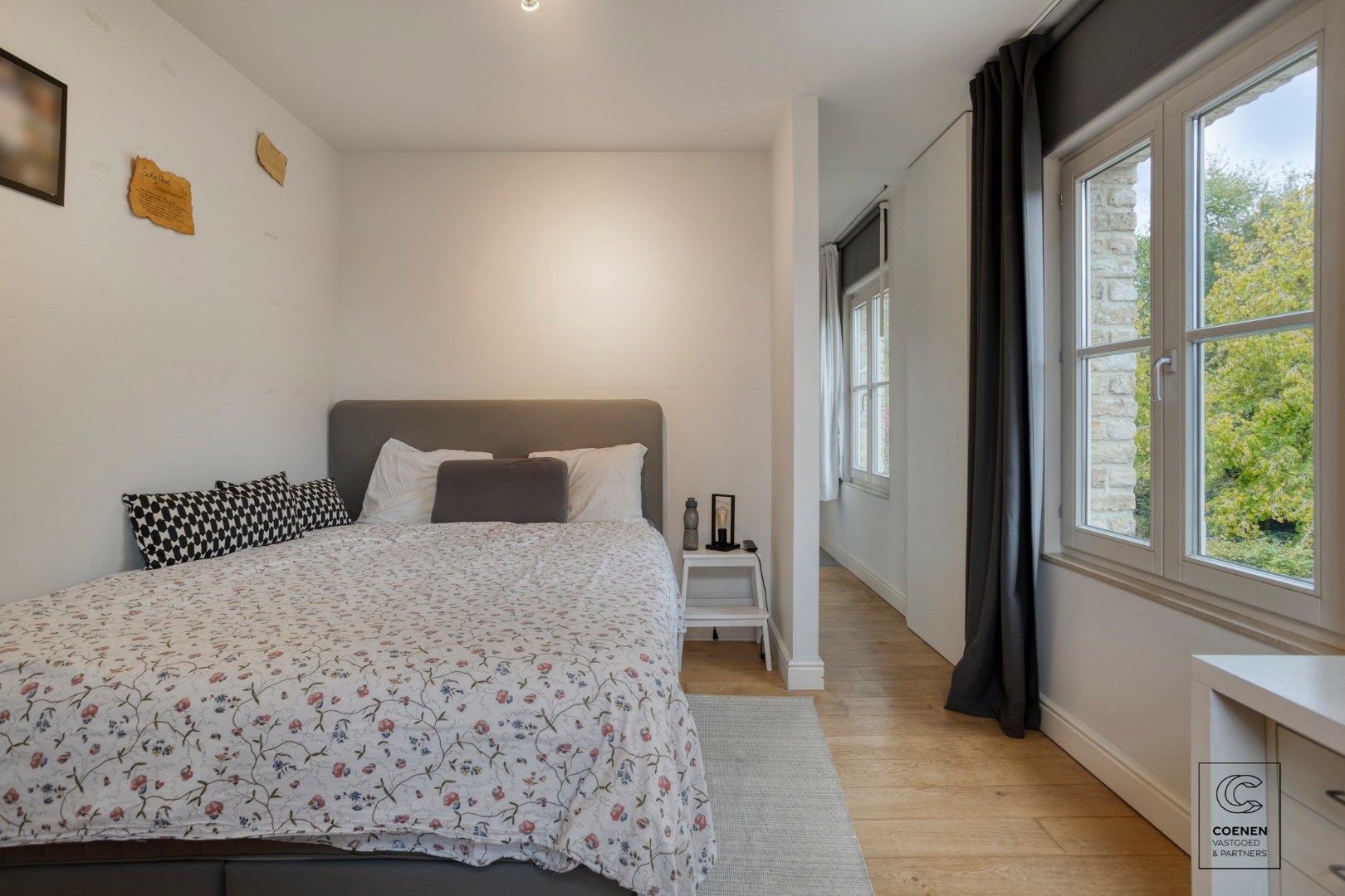 Prachtige woning met een bew. opp. van 302 m², 6 slpk, 3 bk en prachtige tuin met zwembad  foto 18