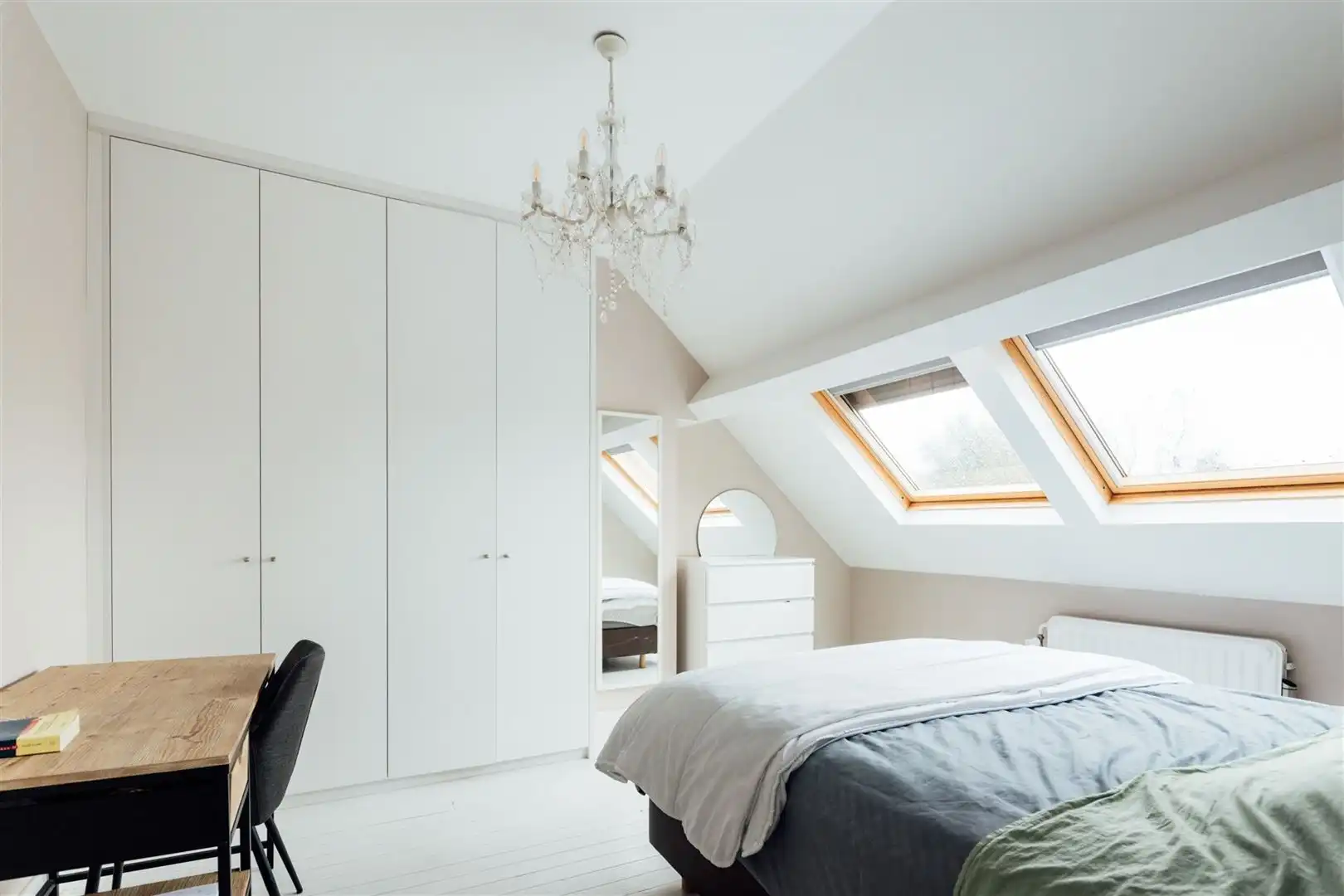 Opbrengsteigendom met praktijk en duplex appartement foto 15