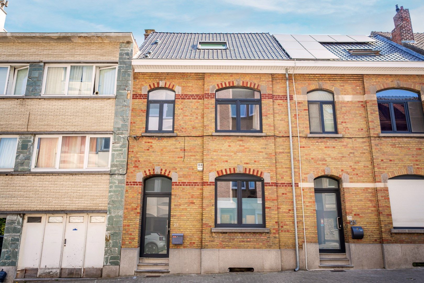 Ruime gerenoveerde woning met tuin, terras en 3 slaapkamers in Halle foto 2