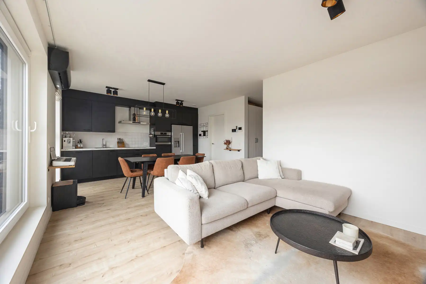 Recent appartement met autostaanplaats in het centrum van Stabroek! foto 2