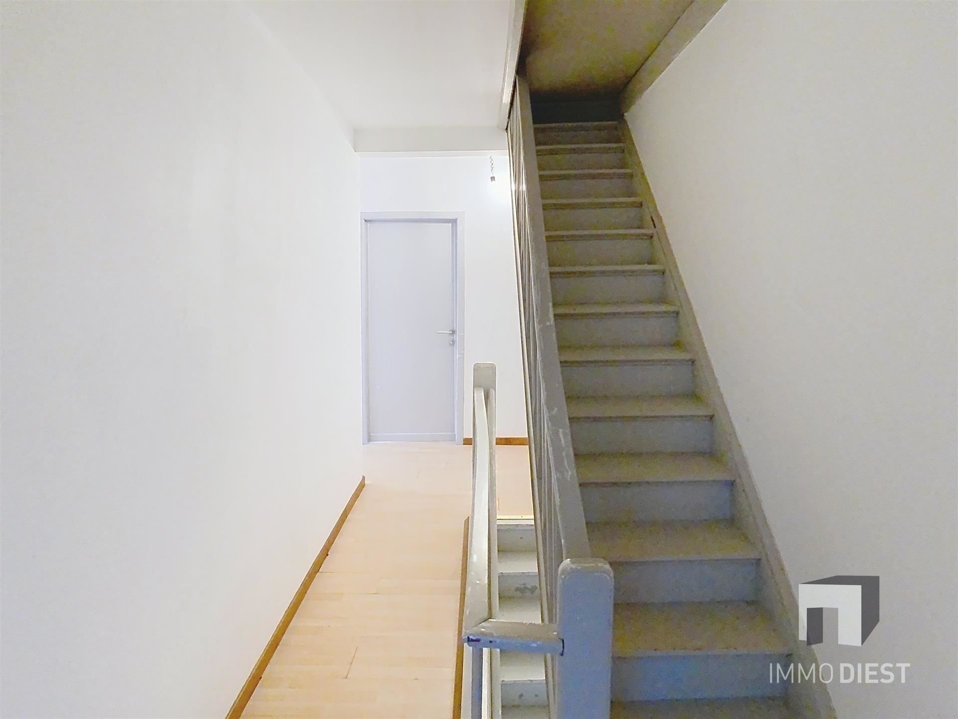Halfopen woning met kangoeroe-unit te Okselaar.  foto 9