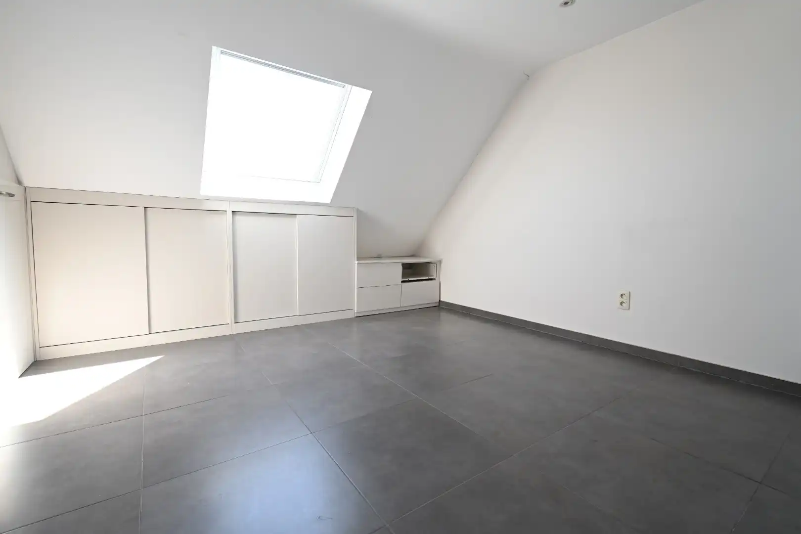 Knap ingericht ruim duplex-appartement met 3 slaapkamers te  Bilzen - Merem + autostandplaats foto 26