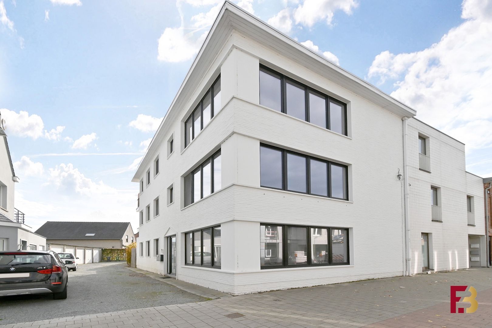 Gelijkvloersappartement met tuin en twee garages in hartje Zwijnaarde foto 15