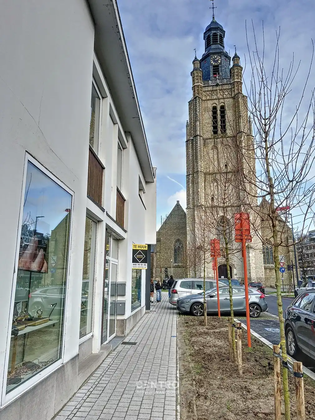 Lichtrijke KANTOOR / PRAKTIJKRUIMTE  ± 40m² te HUUR in het centrum Roeselare. foto 3