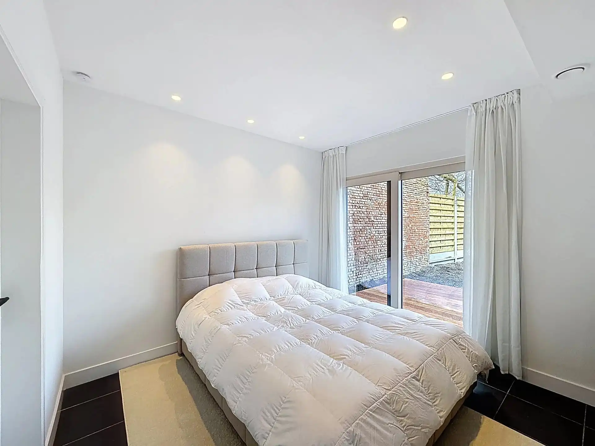 Zeer gezellig gelijkvloers appartement met 1 (mog. 2) slaapkamers, tuin, terras en staanplaats. foto 16