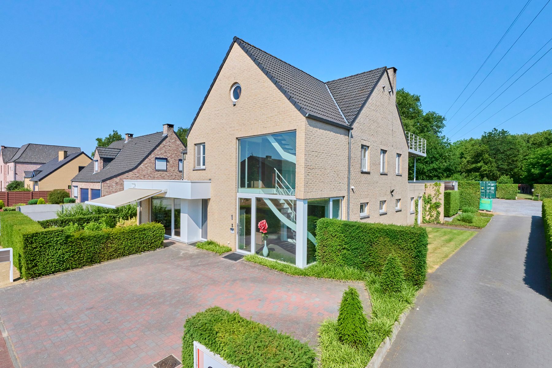 Exclusieve woning met handelzaak,appartement, zwembad en lift. foto 76