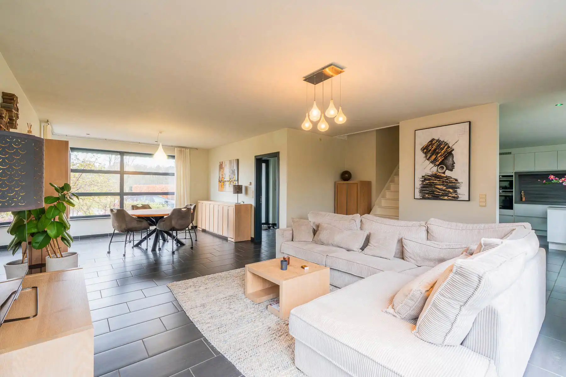 Ruime en moderne open bebouwing met prachtige tuin foto 7