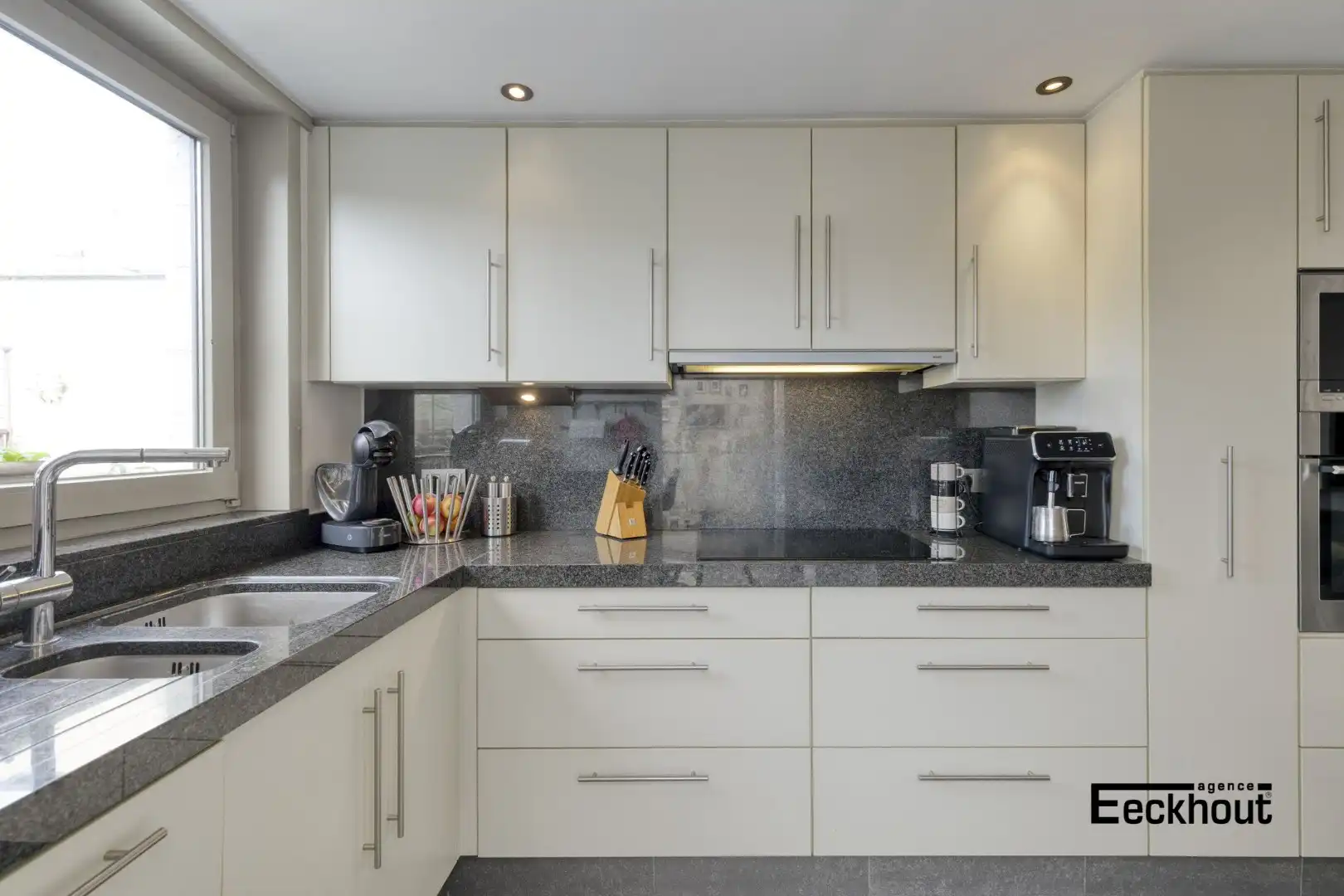 Instapklare woning met handelsruimte en met zonnige tuin! foto 11