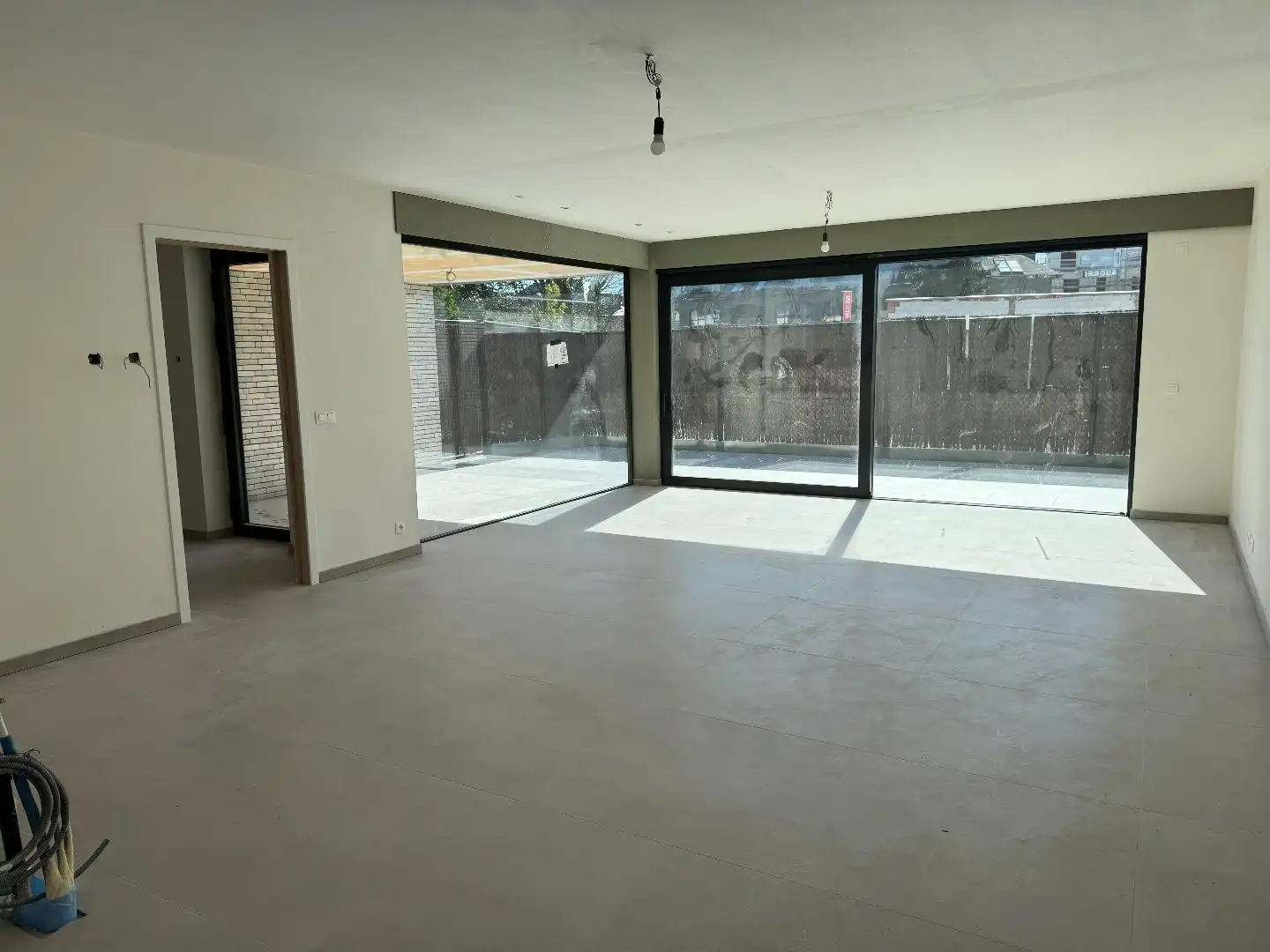 Te koop (6%!) centrum Waregem: Nieuwbouwappartement met 3 slaapkamers op het gelijkvloers. foto 5