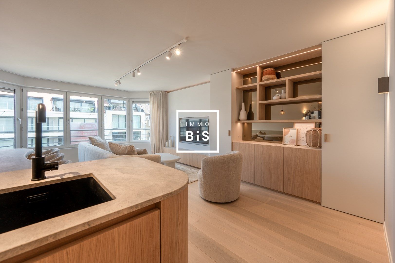 Luxueus gerenoveerd appartement centraal gelegen op enkele stappen van de zeedijk foto 7