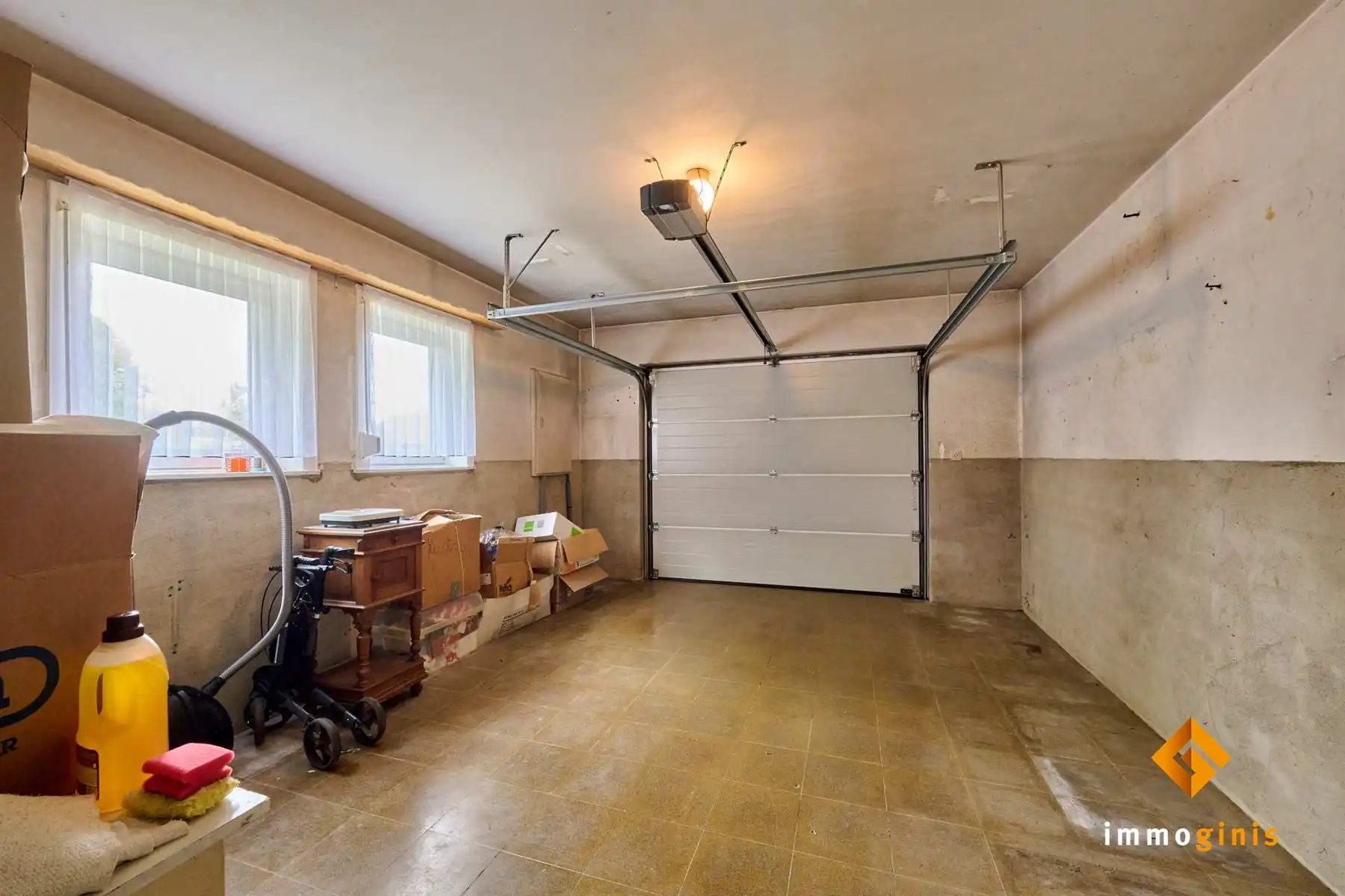Verrassend ruime woning met 3 grote slaapkamers, 2 garages en groen zicht achteraan, op ruim perceel van 10a17ca.  foto 13