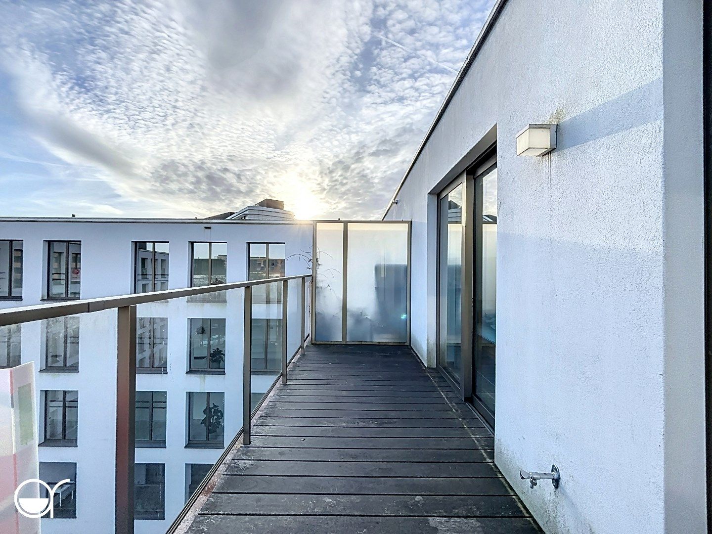 Recente assistentieflat met groot terras en één slaapkamer  foto 4