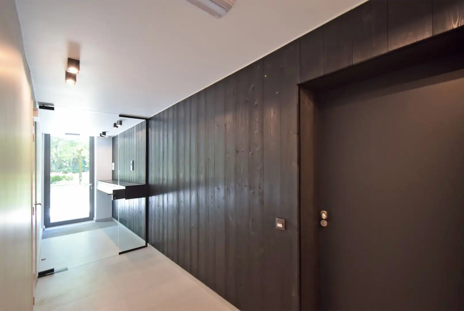 UNIEK INSTAPKLAAR GELIJKVLOERS APPARTEMENT IN EEN GROENE OMGEVING. foto 5