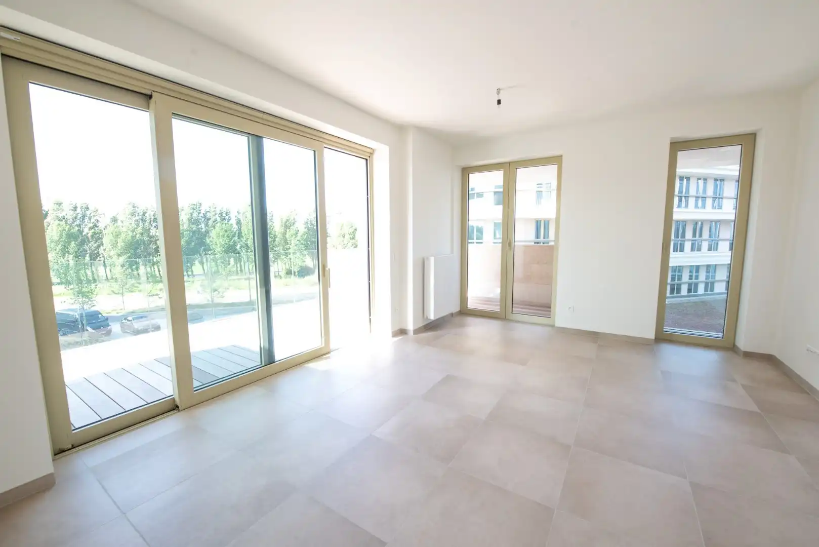 Prachtig BEN hoekappartement te huur in de gegeerde "Waterfront" residentie foto 4