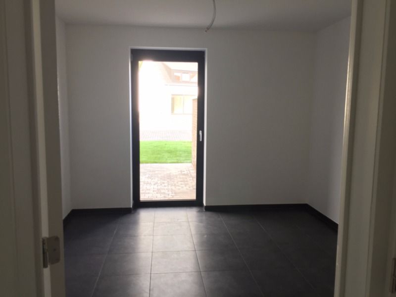 Instapklaar 2-slpk appartement met terras/tuin en 2 parkeerplaatsen foto 8