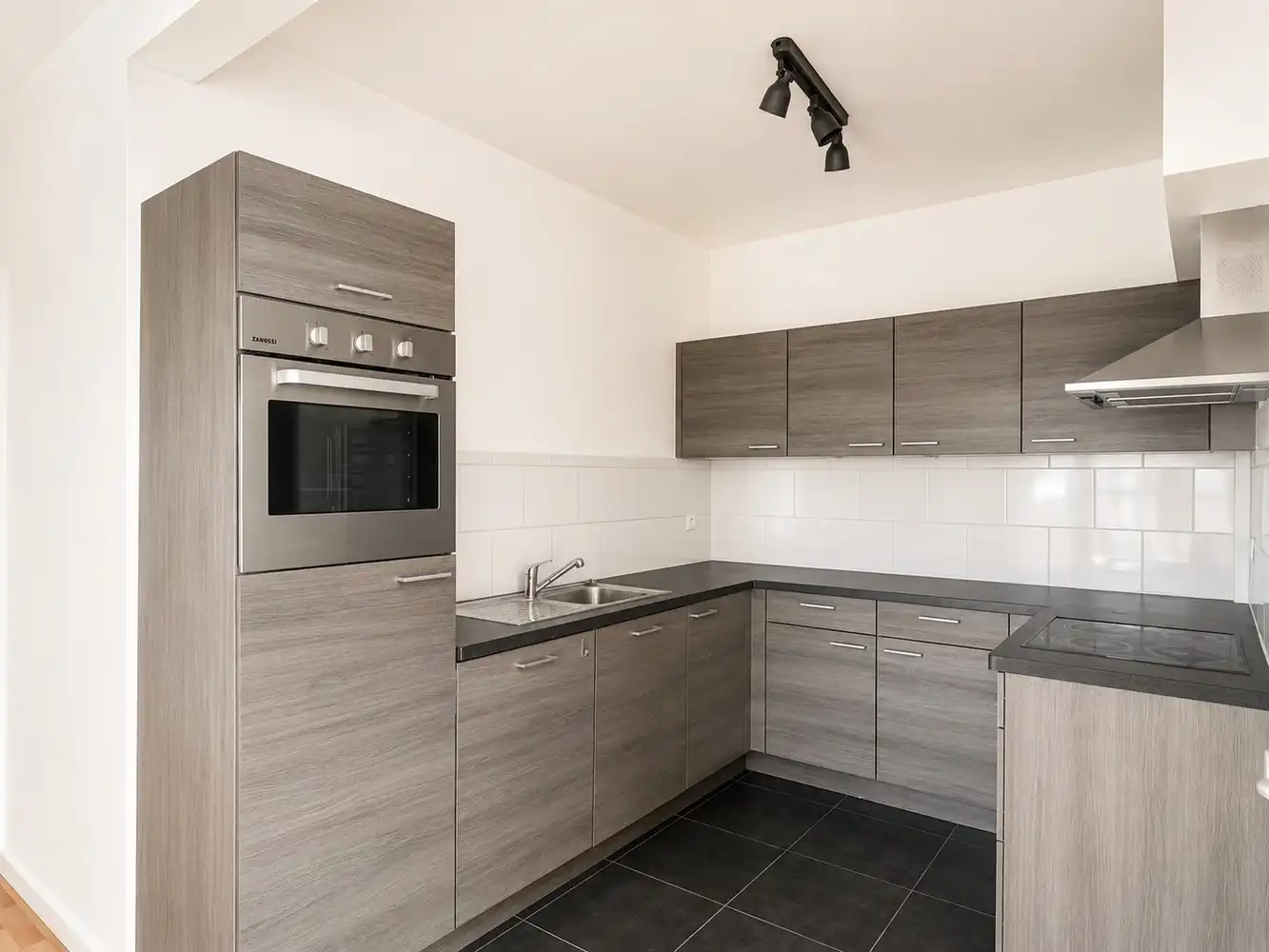 Mooi, modern appartement met 2 slaapkamers & lift op centrale locatie in Boom foto 4
