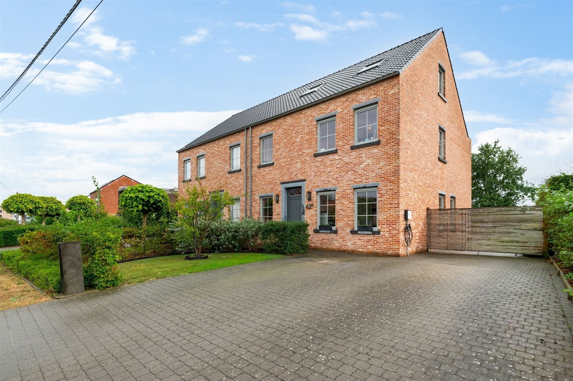 Verrassend ruime, instapklare gezinswoning te Ramsel foto {{pictureIndex}}