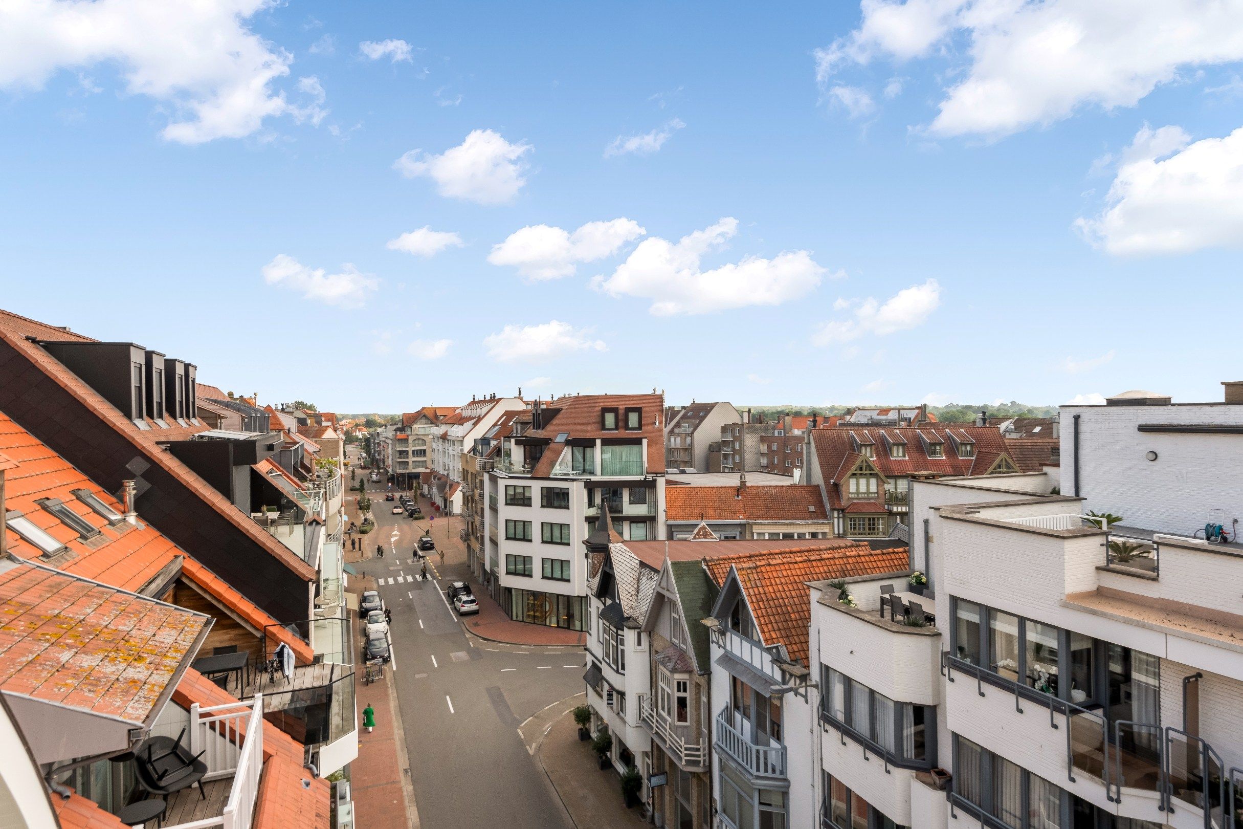 Aangenaam duplexappartement in een kleine residentie centraal gelegen vlakbij de winkels van de Lippenslaan. foto 11