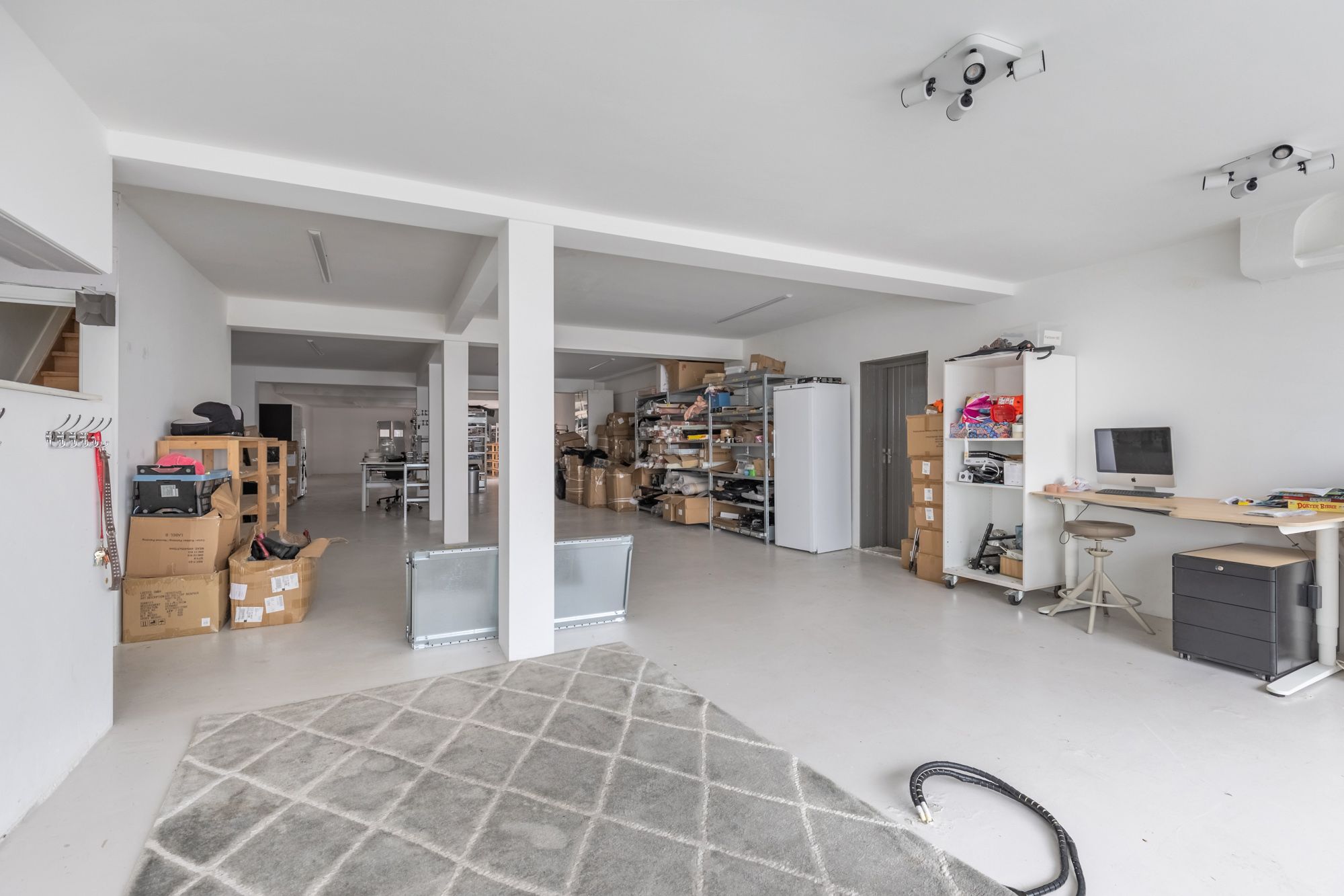 IDEALIS VASTGOED - Aangename op te frissen woonruimte mét handelsruimte/magazijn te Hamont. Dit ruime appartement omvat +-150 m² netto bewoonbare oppervlakte op een perceel van 4a. foto 31