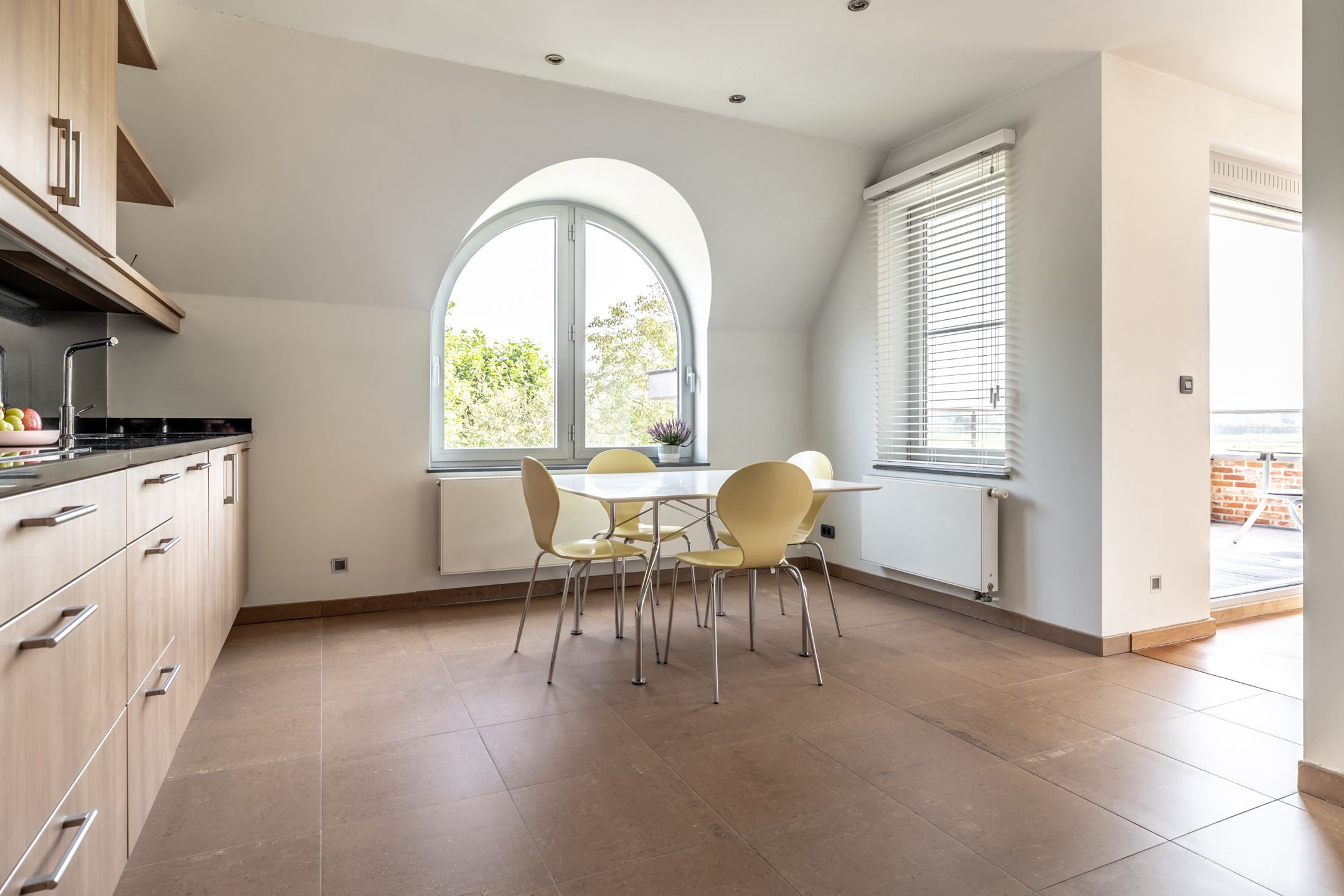 Ruim duplex-penthouse met 4 slpk, 2 (dak) terrassen en vrij uitzicht te Hoogstraten! foto 16