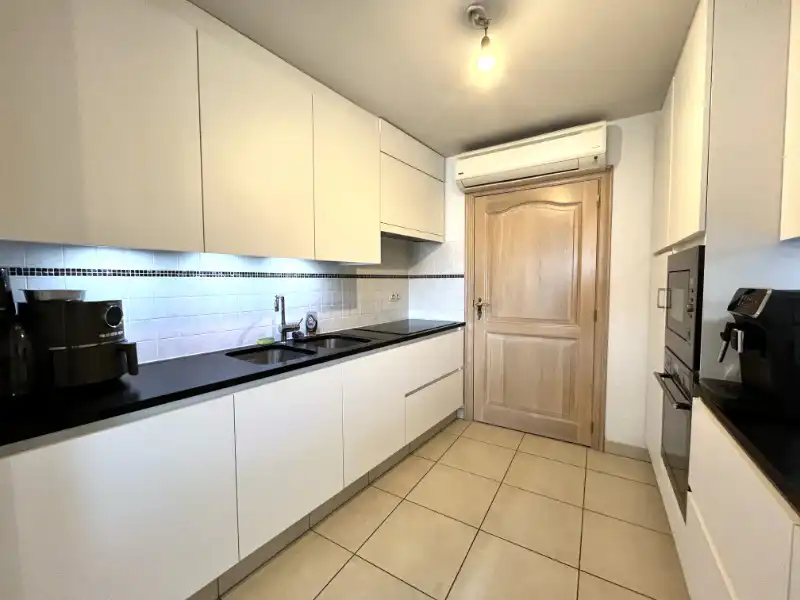 Centraal gelegen appartement met 2 slpks + garage/staanplaats foto 3