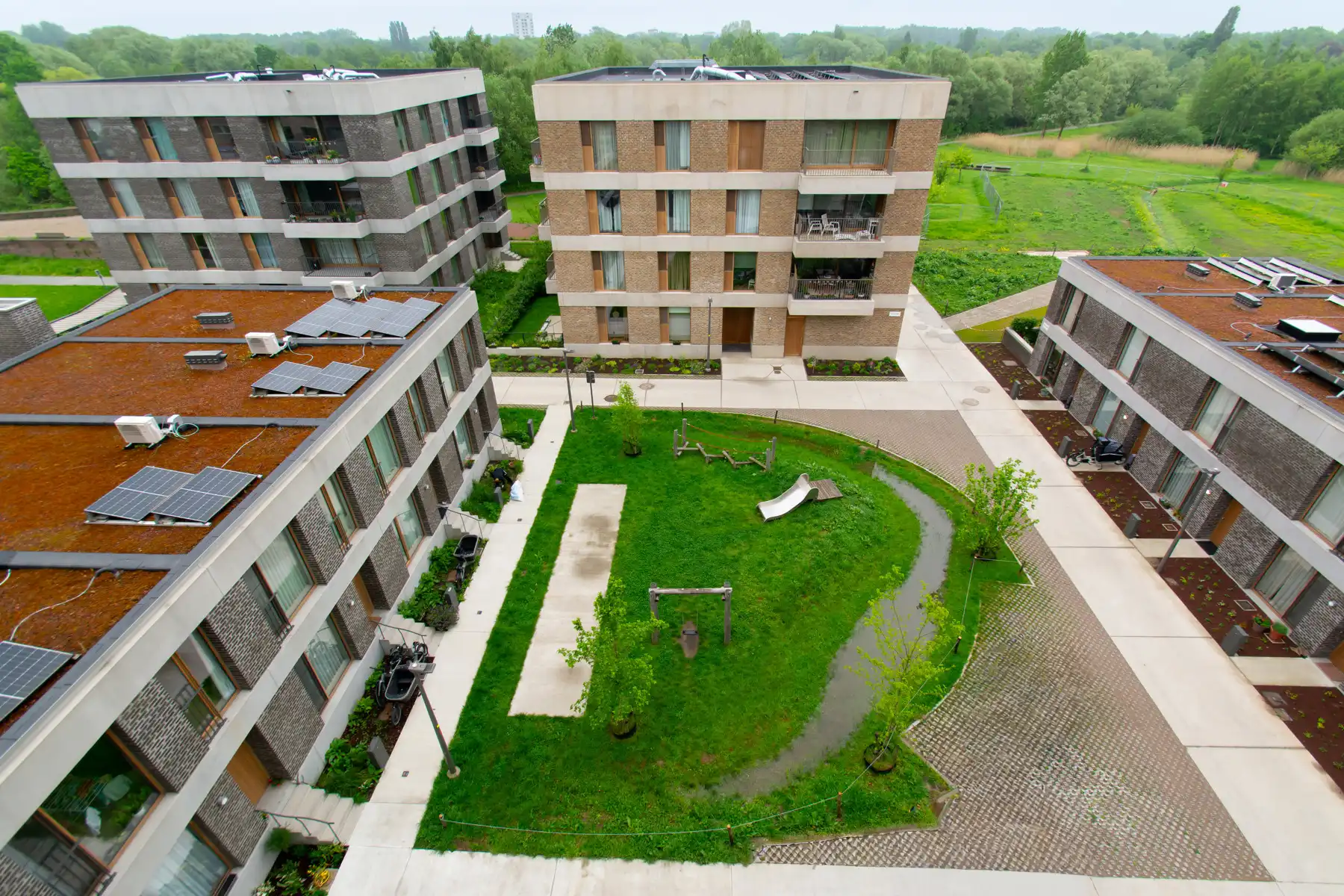 Rustig en comfortabel 2 slpk appartement met mooi terras  foto 9