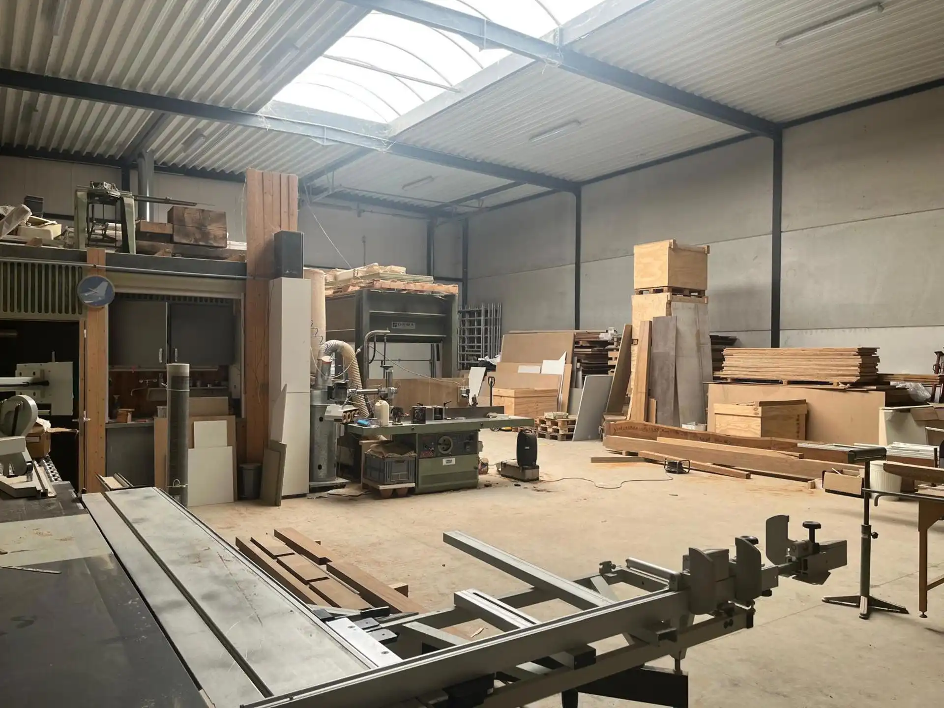 Magazijn 342m² met kantoor 54m² te Ranst foto 3