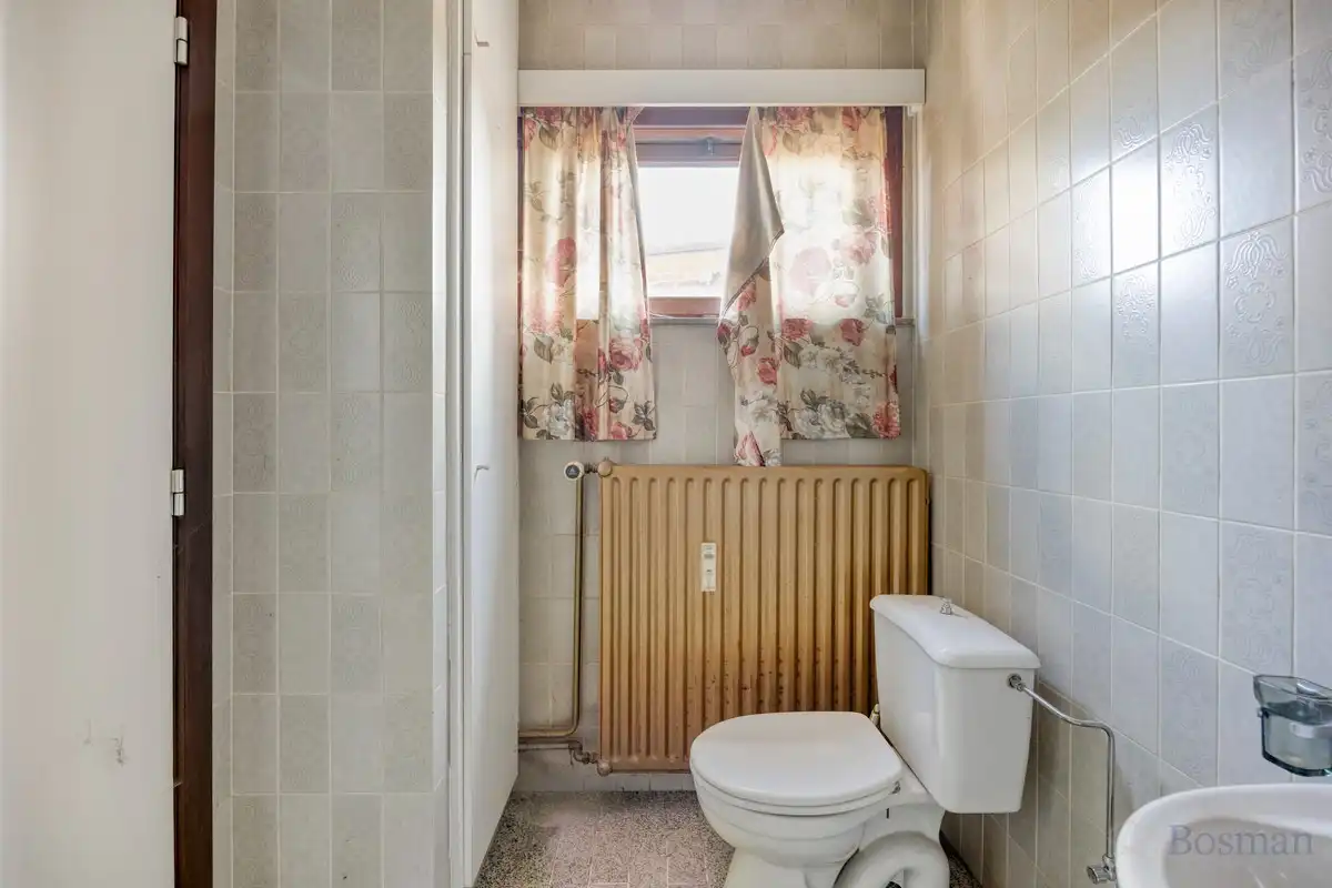 Te renoveren woning met 5 garageboxen te koop in Ham foto 11