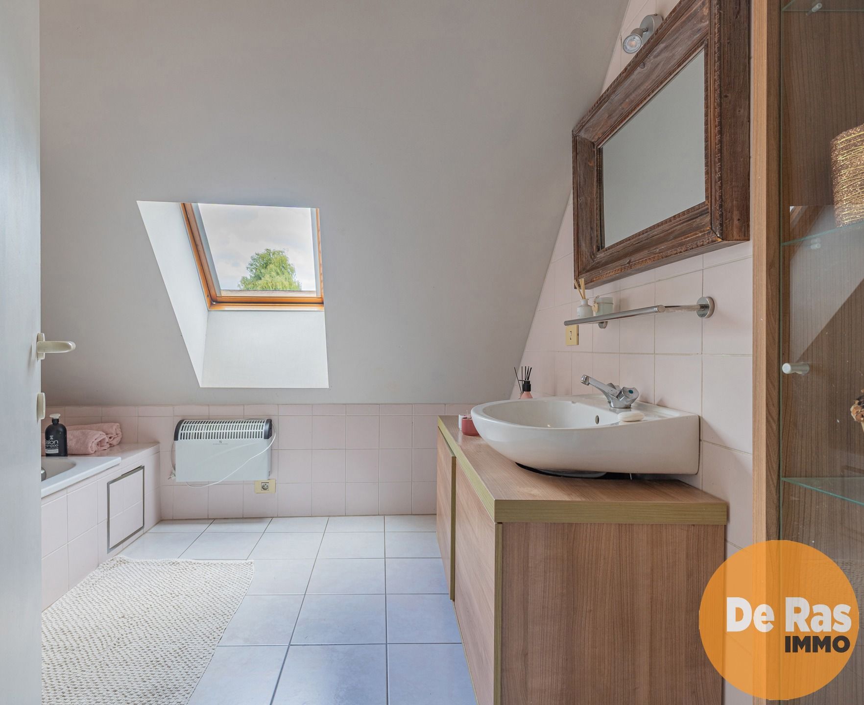 NIEUWERKERKEN–Gezellige woning met terras, centrale ligging! foto 14