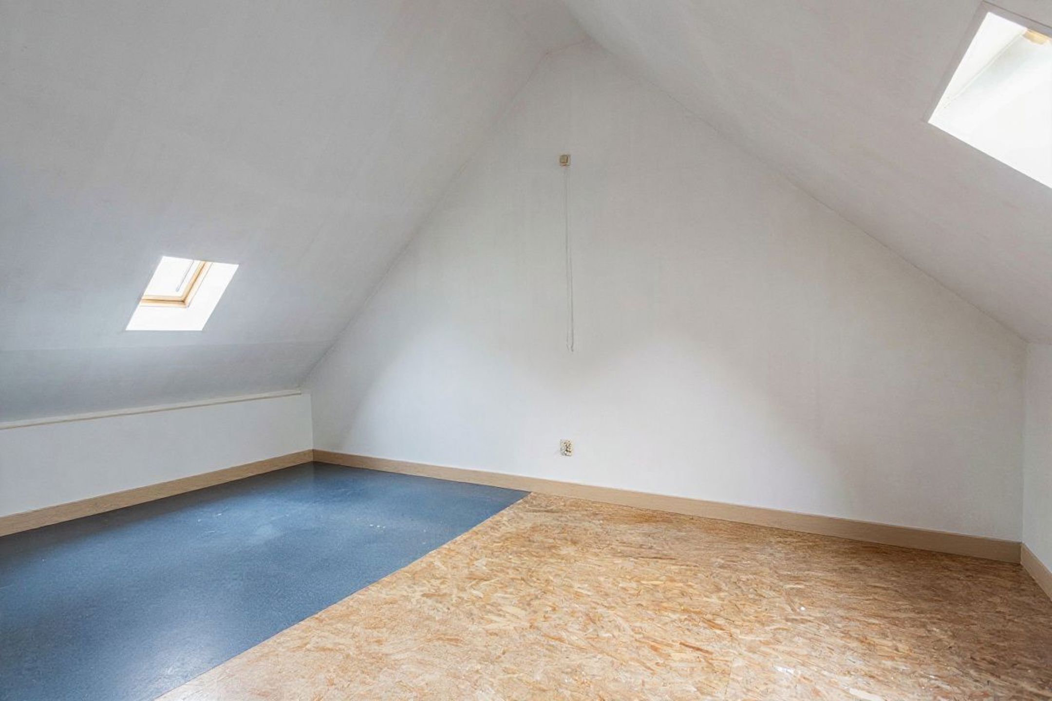 Instapklare rijwoning met garage op rustige locatie in Ronse foto 15