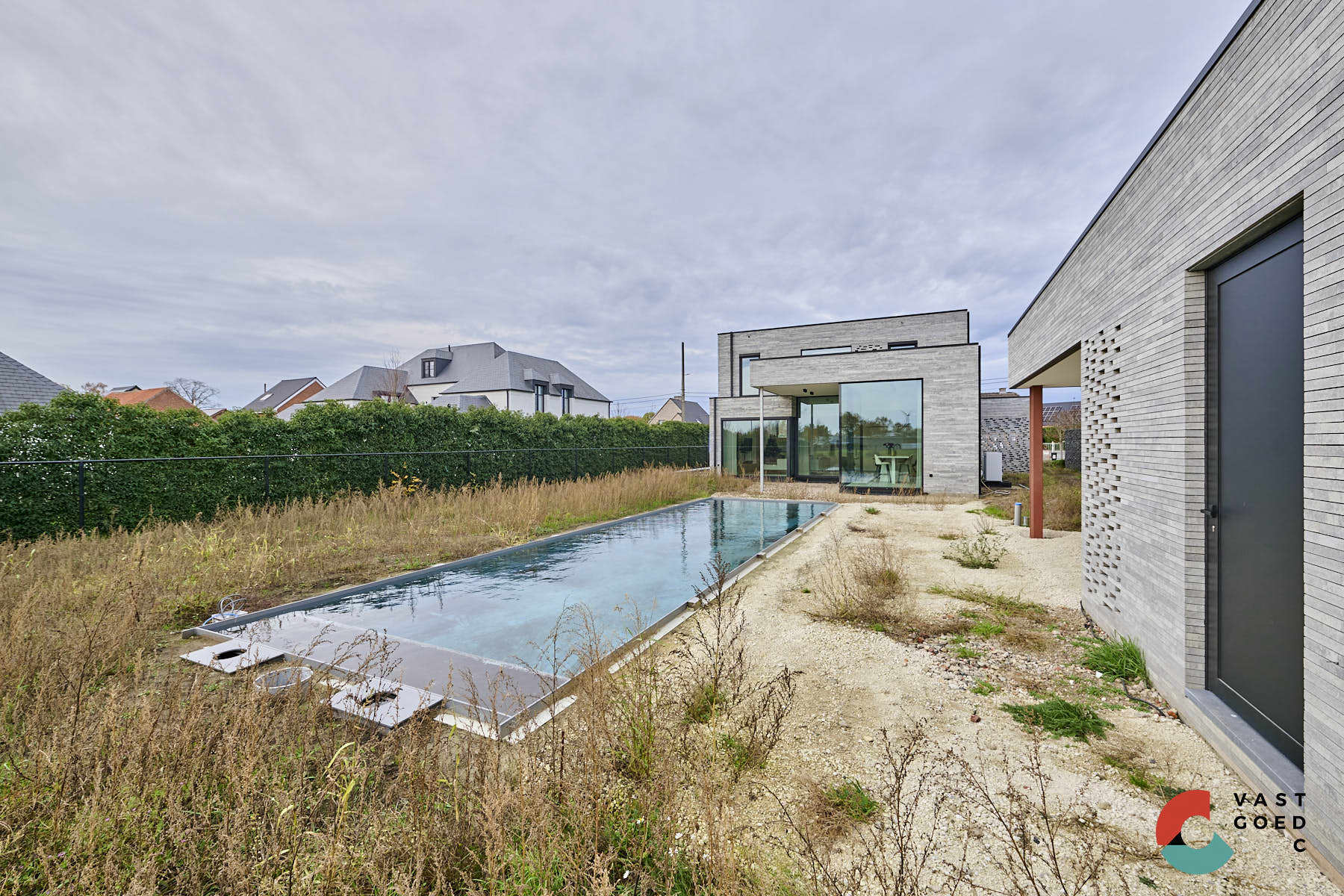 Moderne villa met zwembad op een knap perceel van 16 are. foto 25