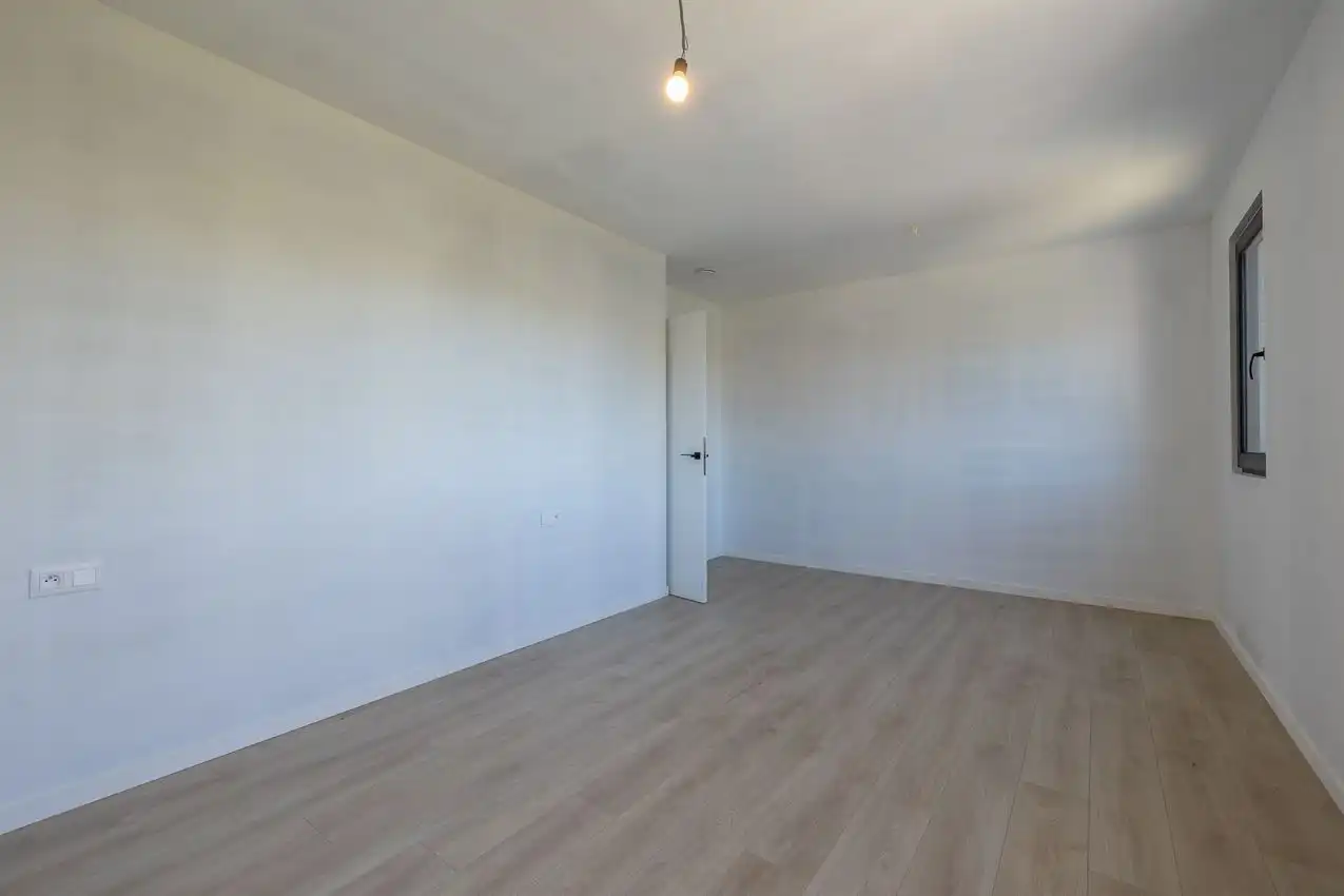 Kwalitatief afgewerkte nieuwbouwwoning met 3 slk. foto 14