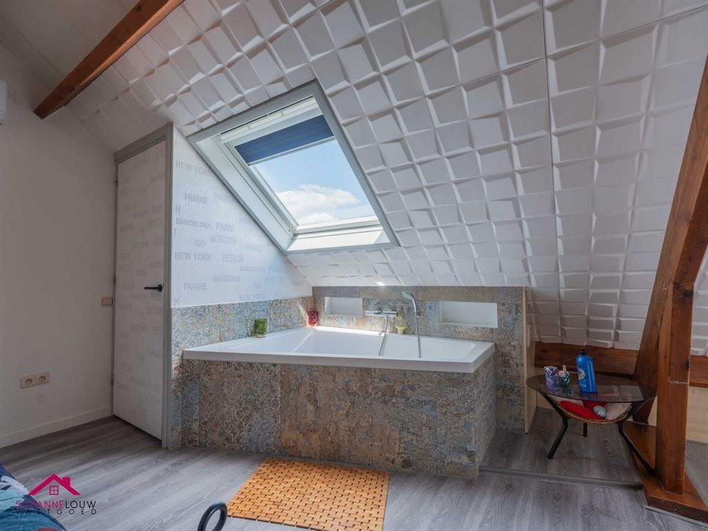 Gerenoveerde verrassend ruime vrijstaande woning foto 35