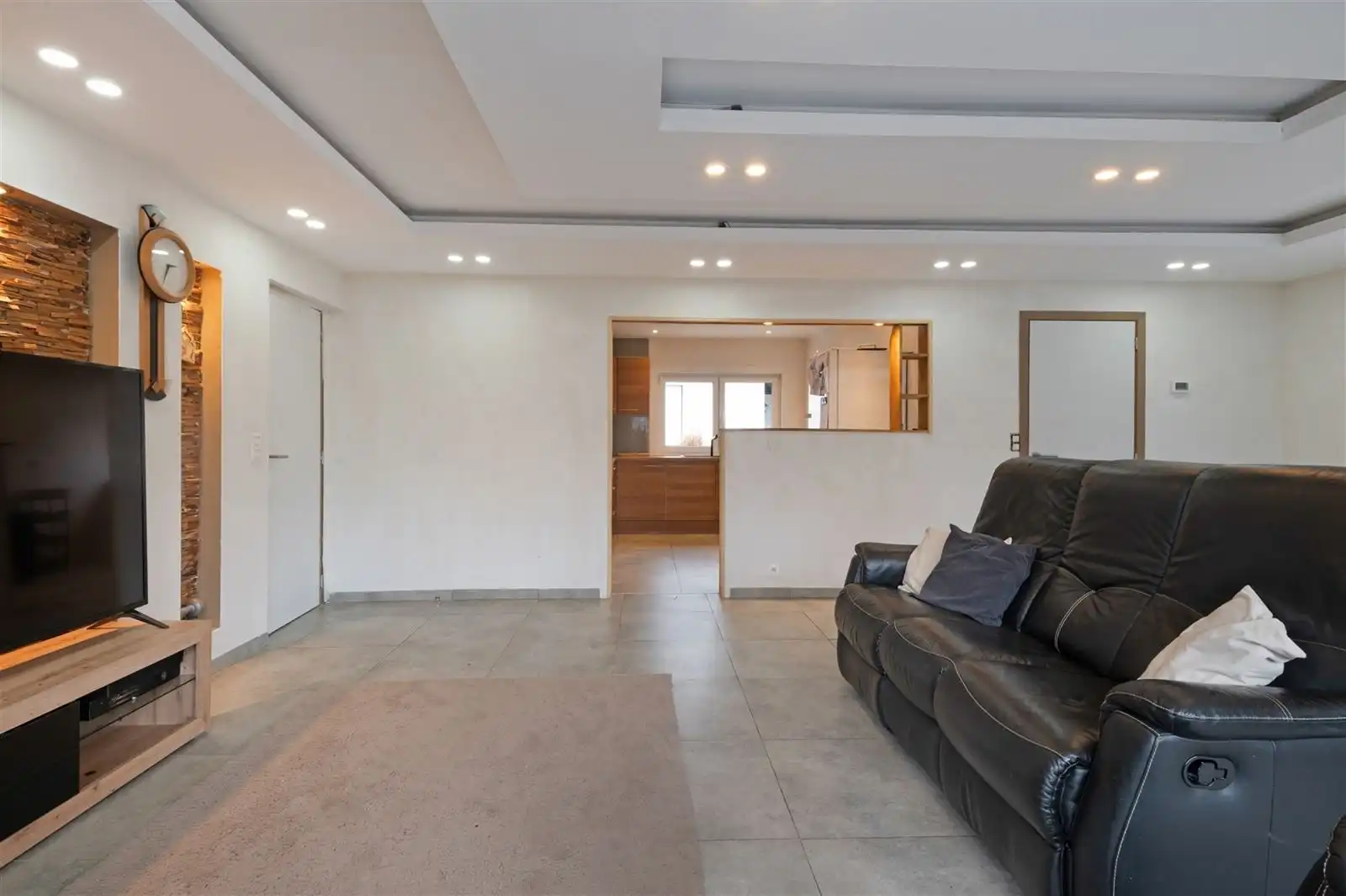 Instapklare gezinswoning met tuin en garage nabij centrum foto 3