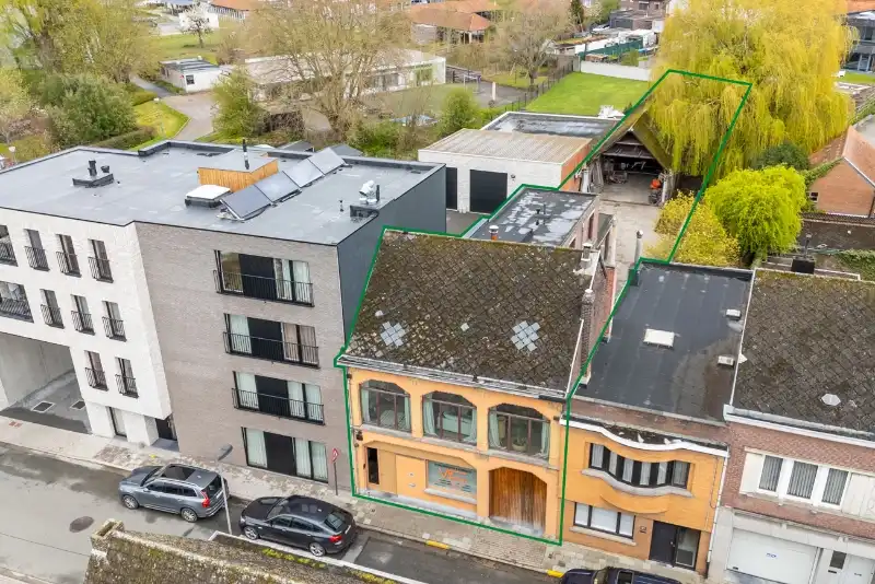 Karaktervolle interbellumwoning met loods nabij de Markt van Gavere foto 2