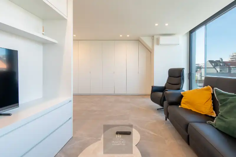 Instapklaar recent luxueus duplex-appartement met 2 terrassen in residentie Lectus IX. foto 4