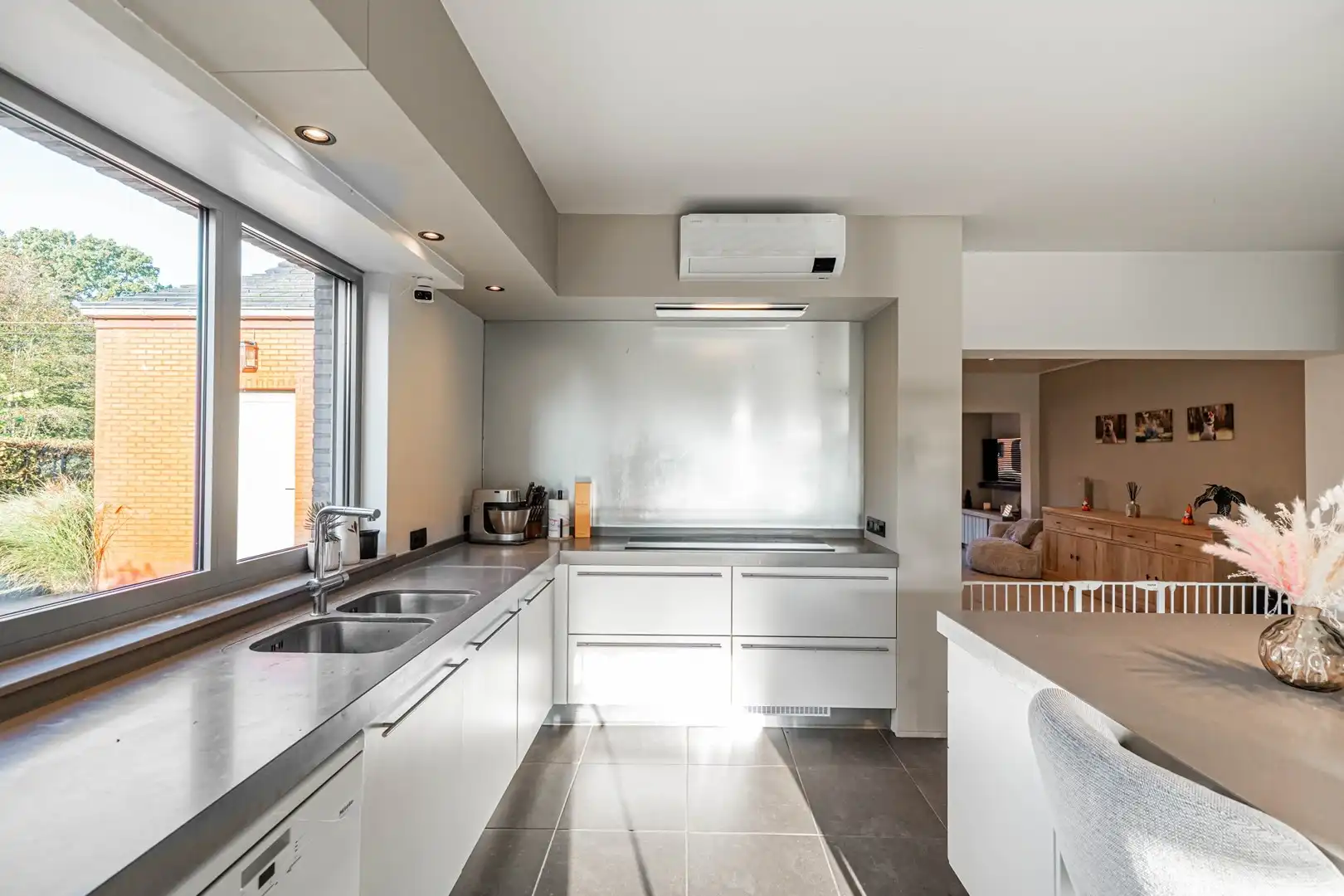 Charmante gerenoveerde eengezinswoning met rustgevende tuin foto 10