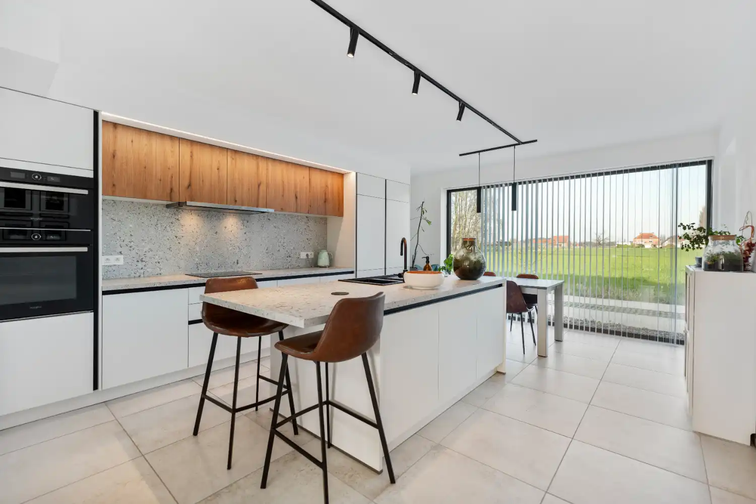 Recent energiezuinige woning met 3 slaapkamers in Drongen foto {{pictureIndex}}