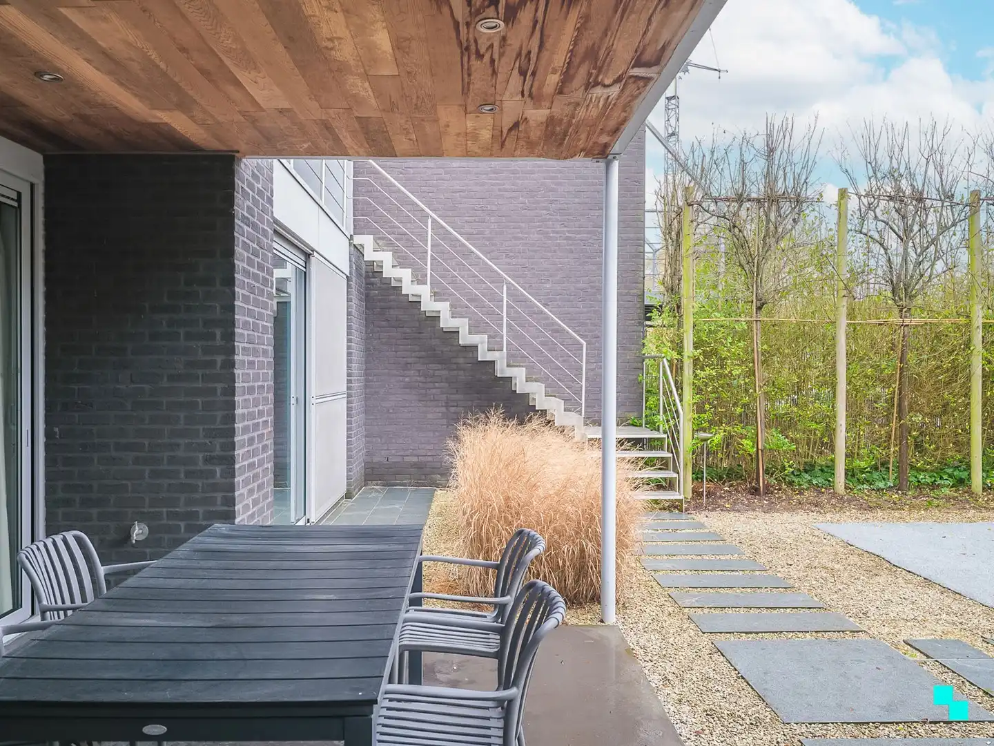 Stijlvolle woning in de rand van Zwijnaarde foto {{pictureIndex}}