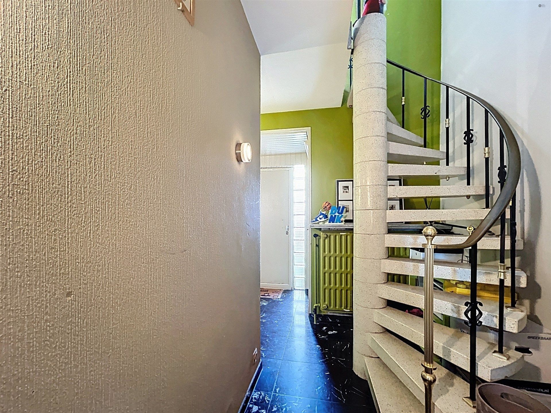 Charmante te renoveren woning op prachtig perceel van 1100m². foto 8