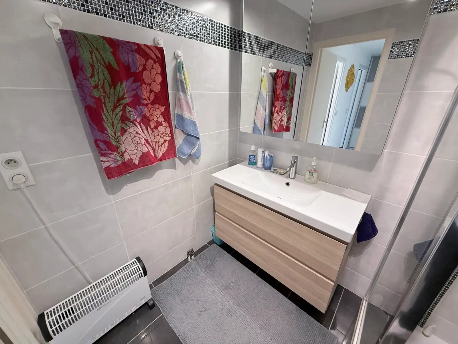 Ruim 2-slaapkamerappartement met 2 terrassen & garage foto 19
